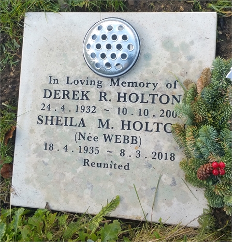 Photo of the grave of SHEILA M. HOLTON (née WEBB)