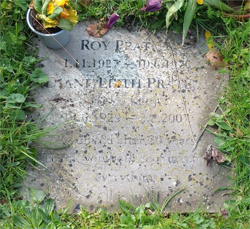 Photo of the grave of DIANE LEITH PRATLEY (née LEE)