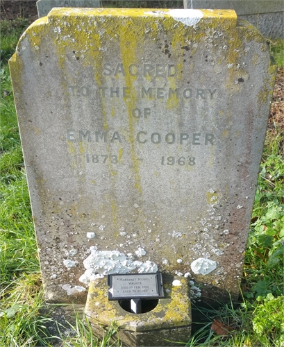 Photo of the grave of MARGARET MERIEL WALKER