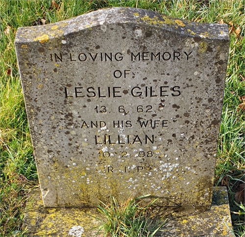 Photo of the grave of LESLIE JAMES GILES