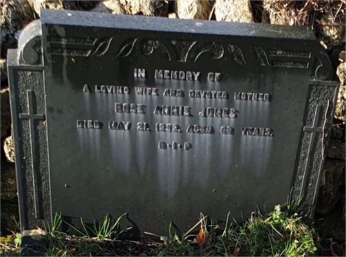 Photo of the grave of ROSE ANNIE JONES