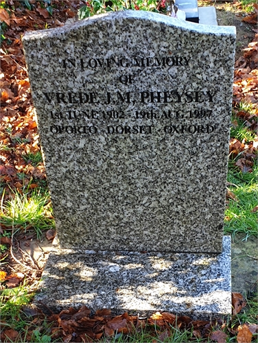 Photo of the grave of VREDE JOYCE MAIR PHEYSEY (née BARTLETT)