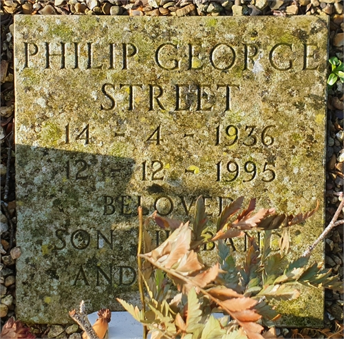 Photo of the grave of VIVIEN ELIZABETH STREET (née DICKENS)