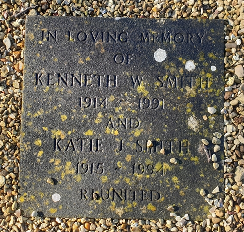 Photo of the grave of KENNETH W. SMITH