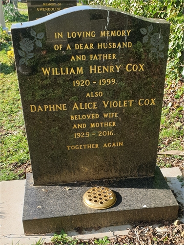 Photo of the grave of DAPHNE ALICE VIOLET COX (née BELLINGER)