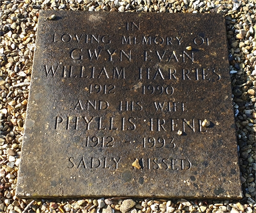 Photo of the grave of GWYNEDD EVAN WILLIAM HARRIES