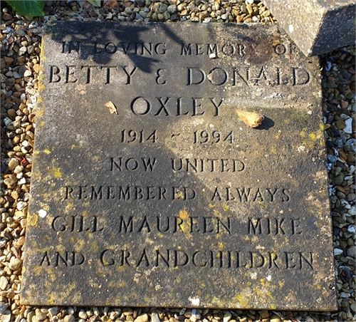Photo of the grave of DONALD ALAN OXLEY